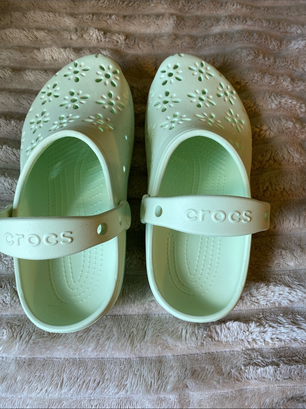 CROCS Girls Floral-Perforated Clog Sandals in Mint Green